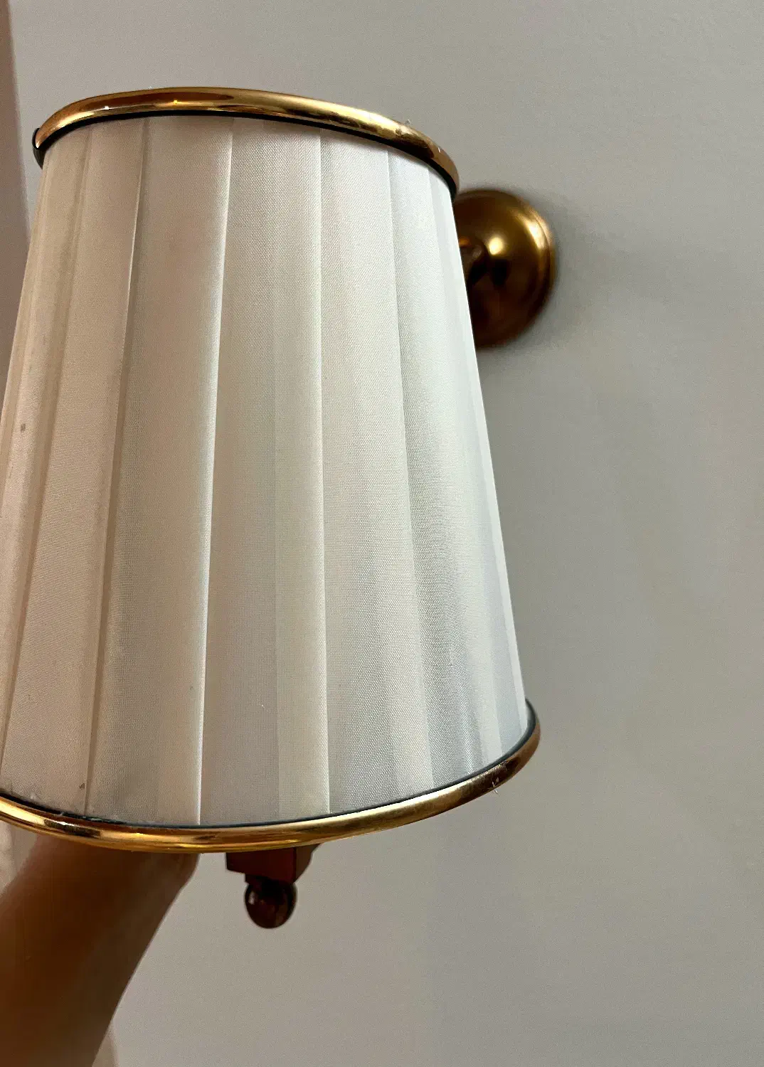 دو عدد آباژور دیواری کاملا تمیز و سالم|لوستر و چراغ آویز|آمل, |دیوار