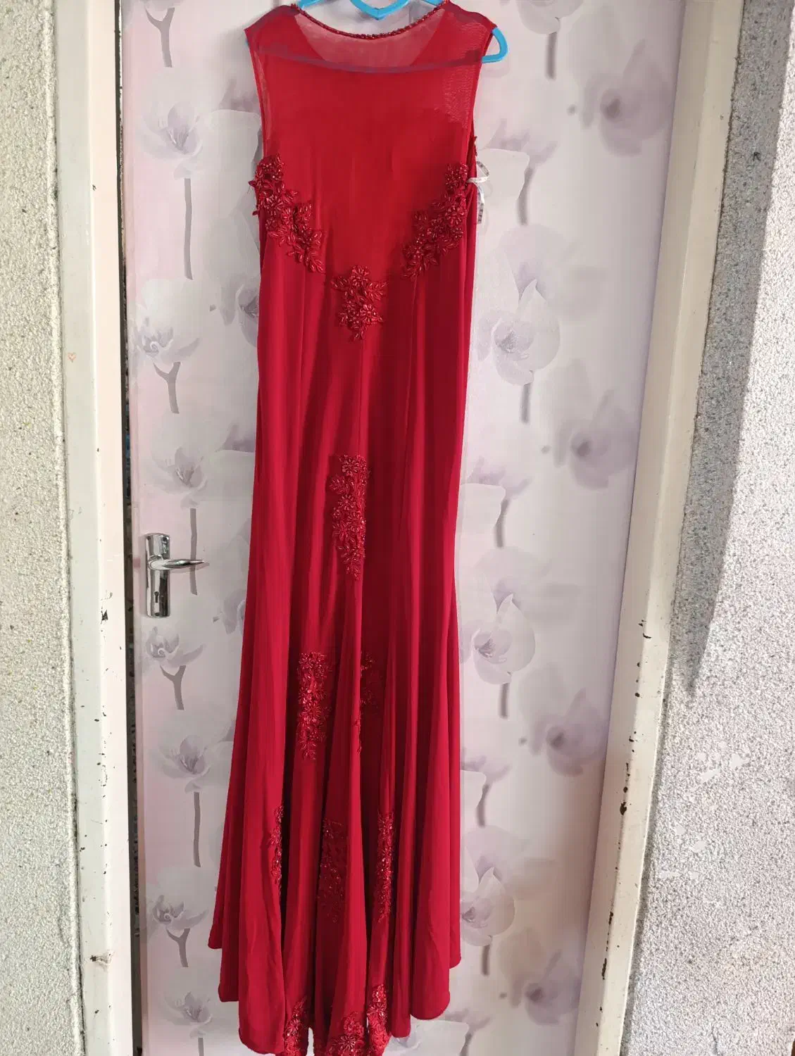 لباس مجلسی|لباس|رشت, توشیبا|دیوار