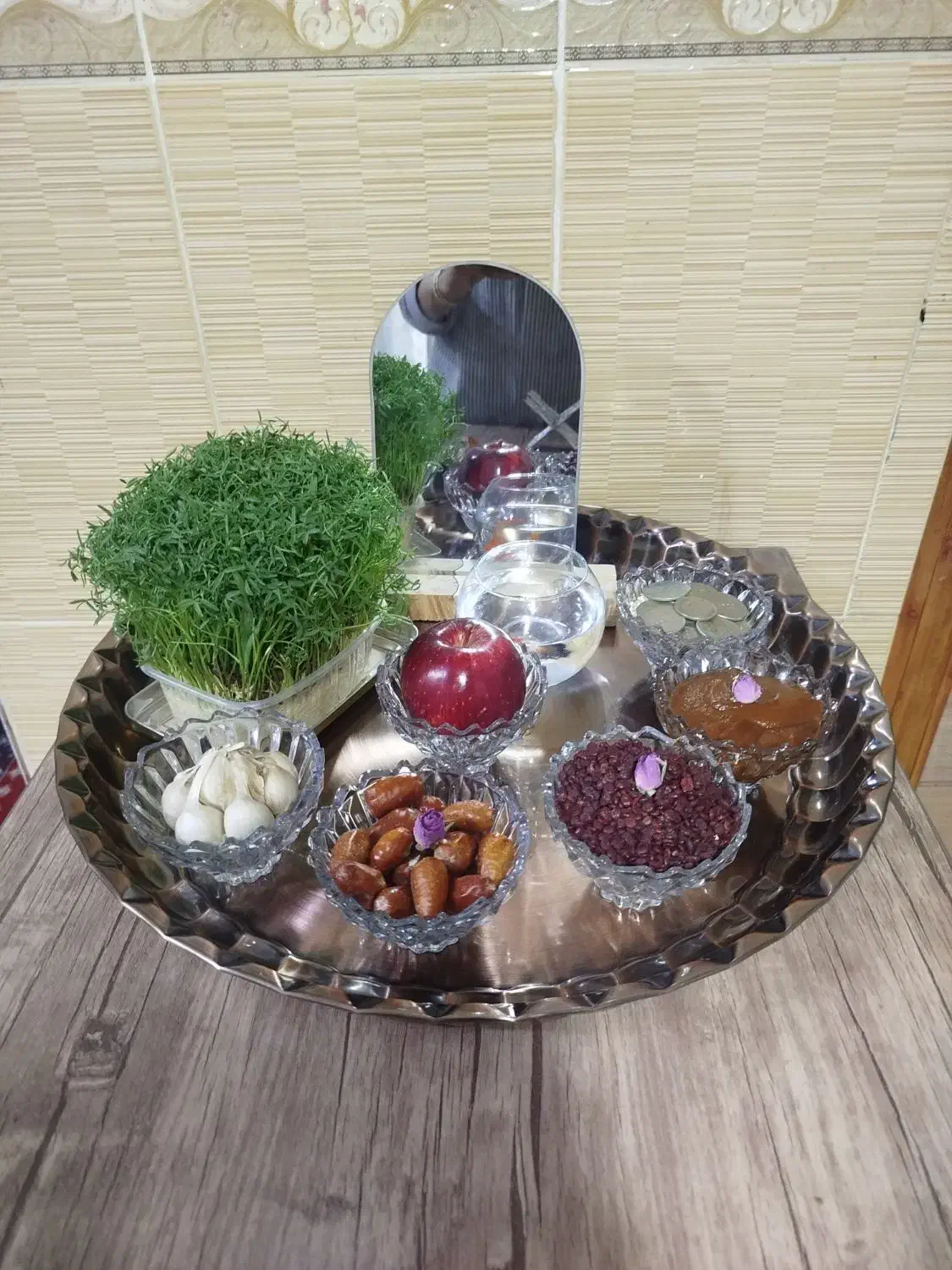 آینه عید|آینه|قم, قلعه کامکار|دیوار