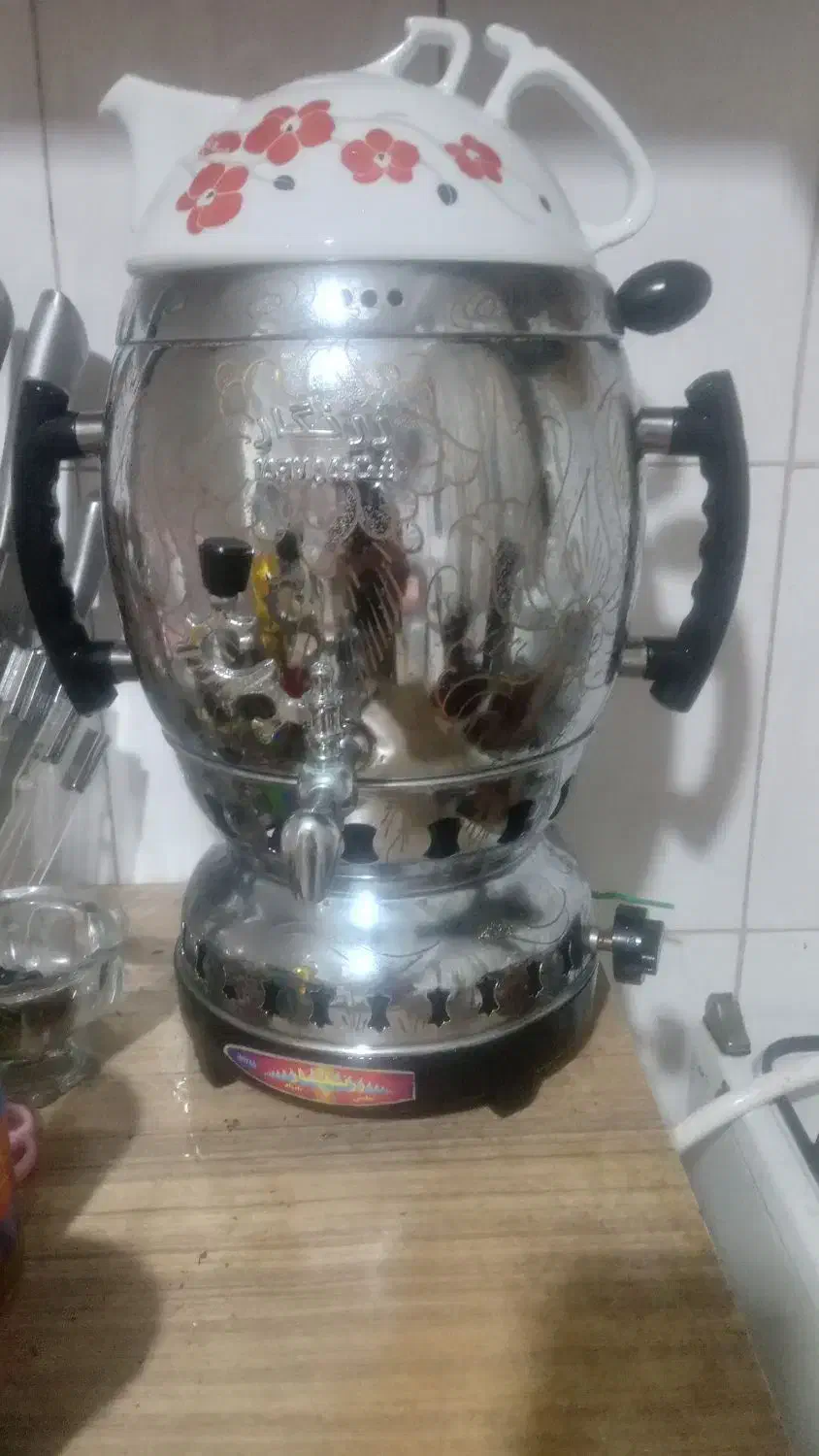 سماور زرنگار اصل ۶سال دارم خیلی استفاده نشده|سماور، چای‌ساز، قهوه‌ساز|قدس, شهر‌قدس|دیوار