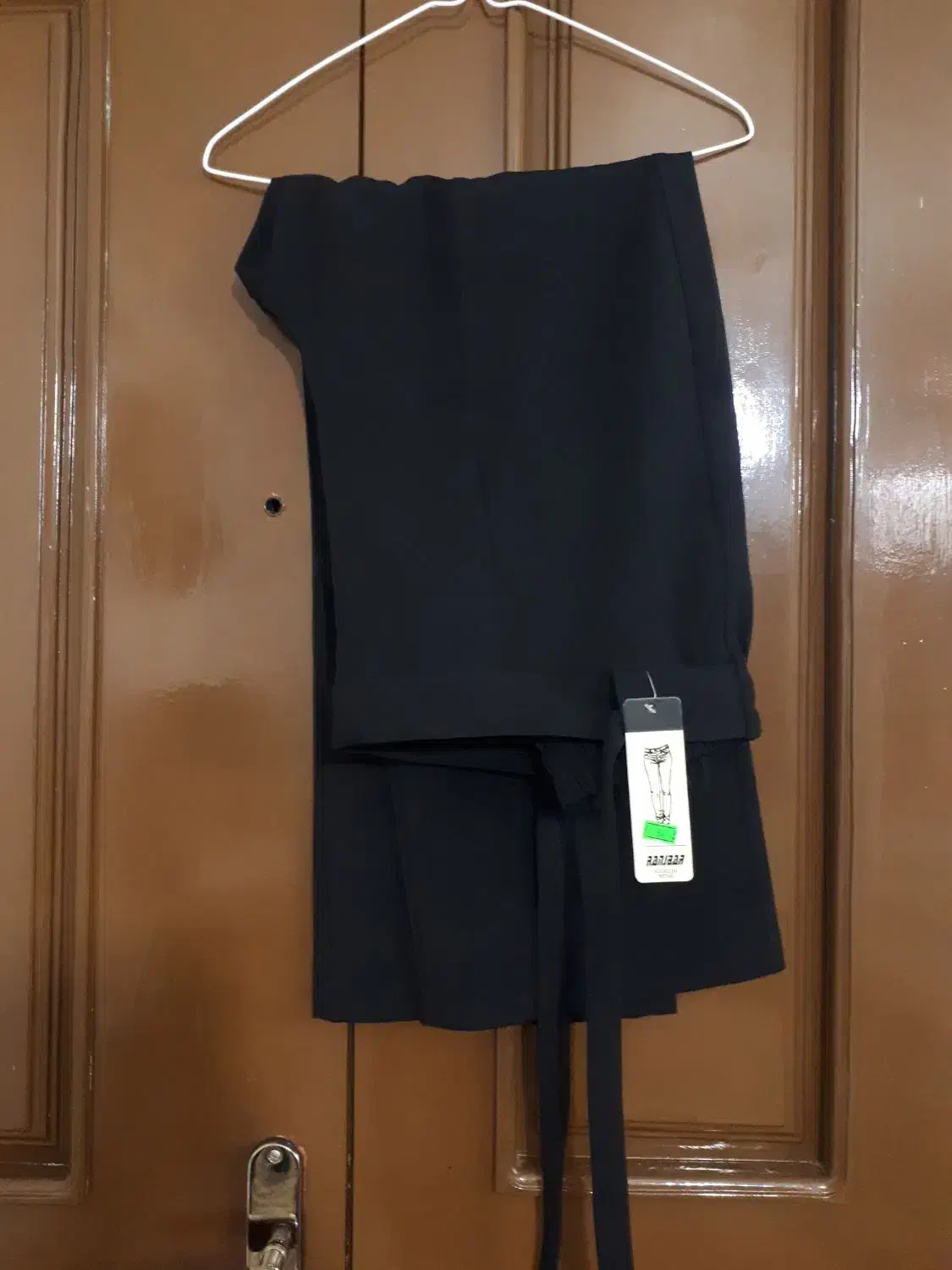 لباسها|لباس|نهاوند, |دیوار