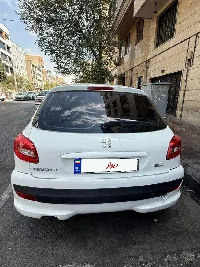 ماشین۲۰۷سال۹۶سفیدکمکارکرد|خودرو سواری و وانت|تهران, شهرآرا|دیوار