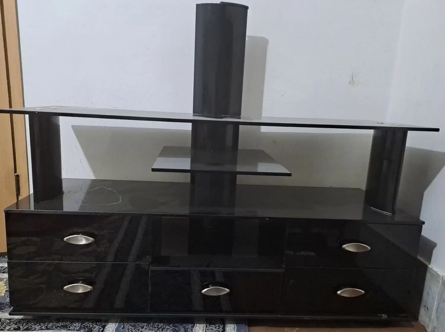 دوجفت پشتی گردویی و یک جفت پشتی قرمز  میز تلویزیون|پشتی|بیرجند, |دیوار