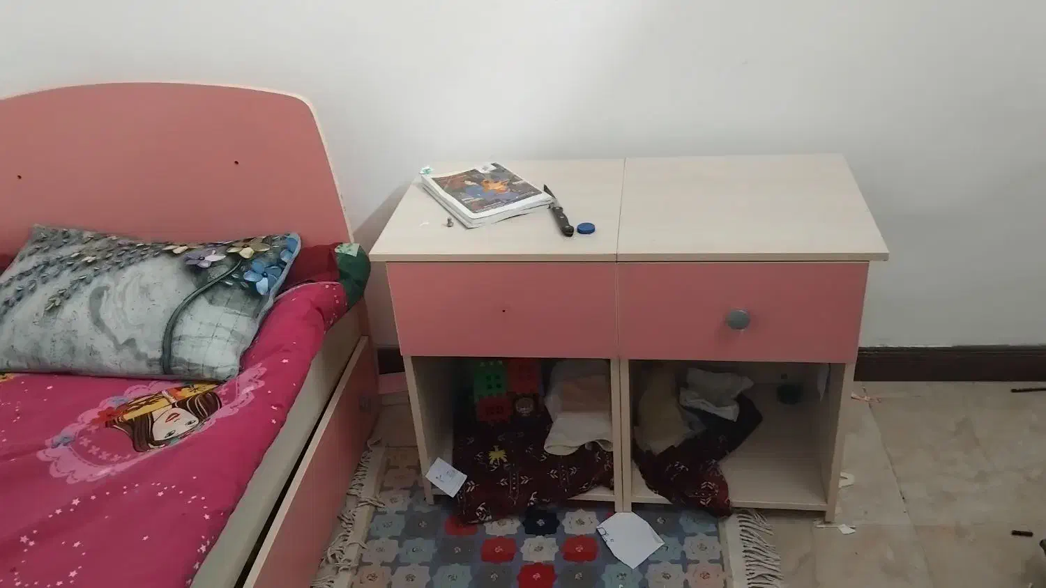 تخت و بغل تختی  یک نفره در حد|تخت و سرویس خواب|بابلسر, |دیوار