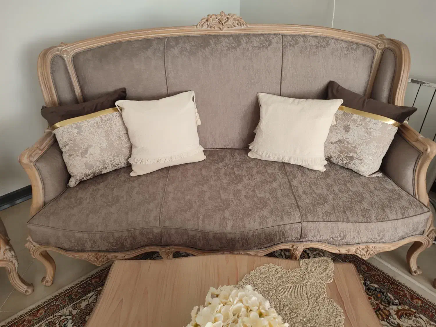 مبل ۹نفره|مبلمان خانگی و میز عسلی|اصفهان, باغ دریاچه|دیوار