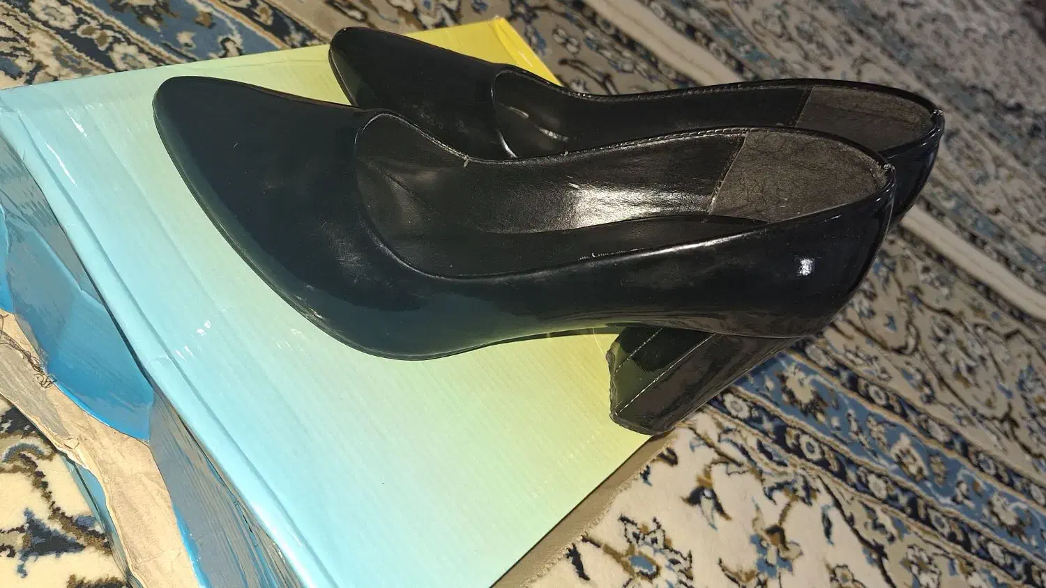 کفش و لباس|کیف، کفش، کمربند|کوهنانی, |دیوار