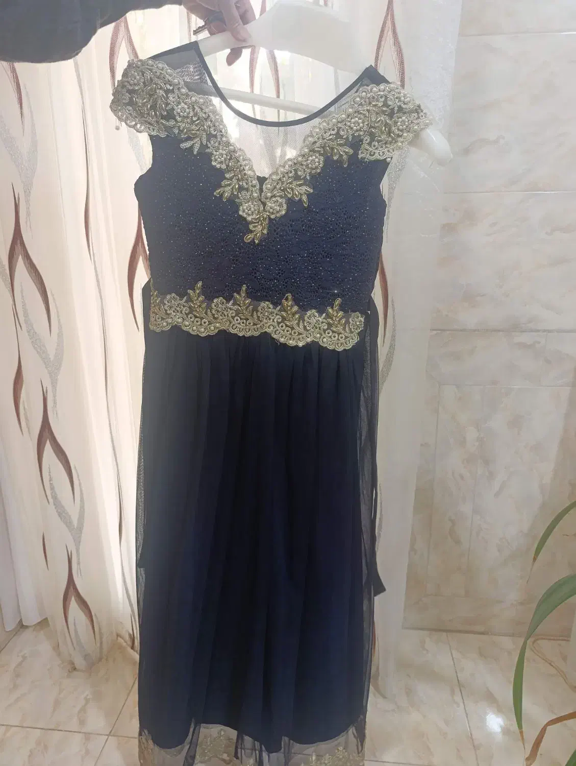 تعدادی لباس مجلسی شیک دخترانه ۱۰ تا ۱۵ سال|لباس|شاهینشهر, خبرنگار|دیوار