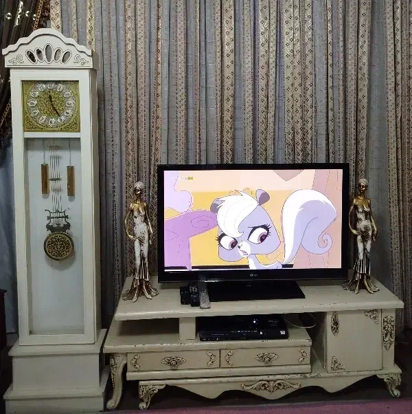 میز تلوزیون  و ساعت|ساعت دیواری و تزئینی|نیشابور, مدرس|دیوار