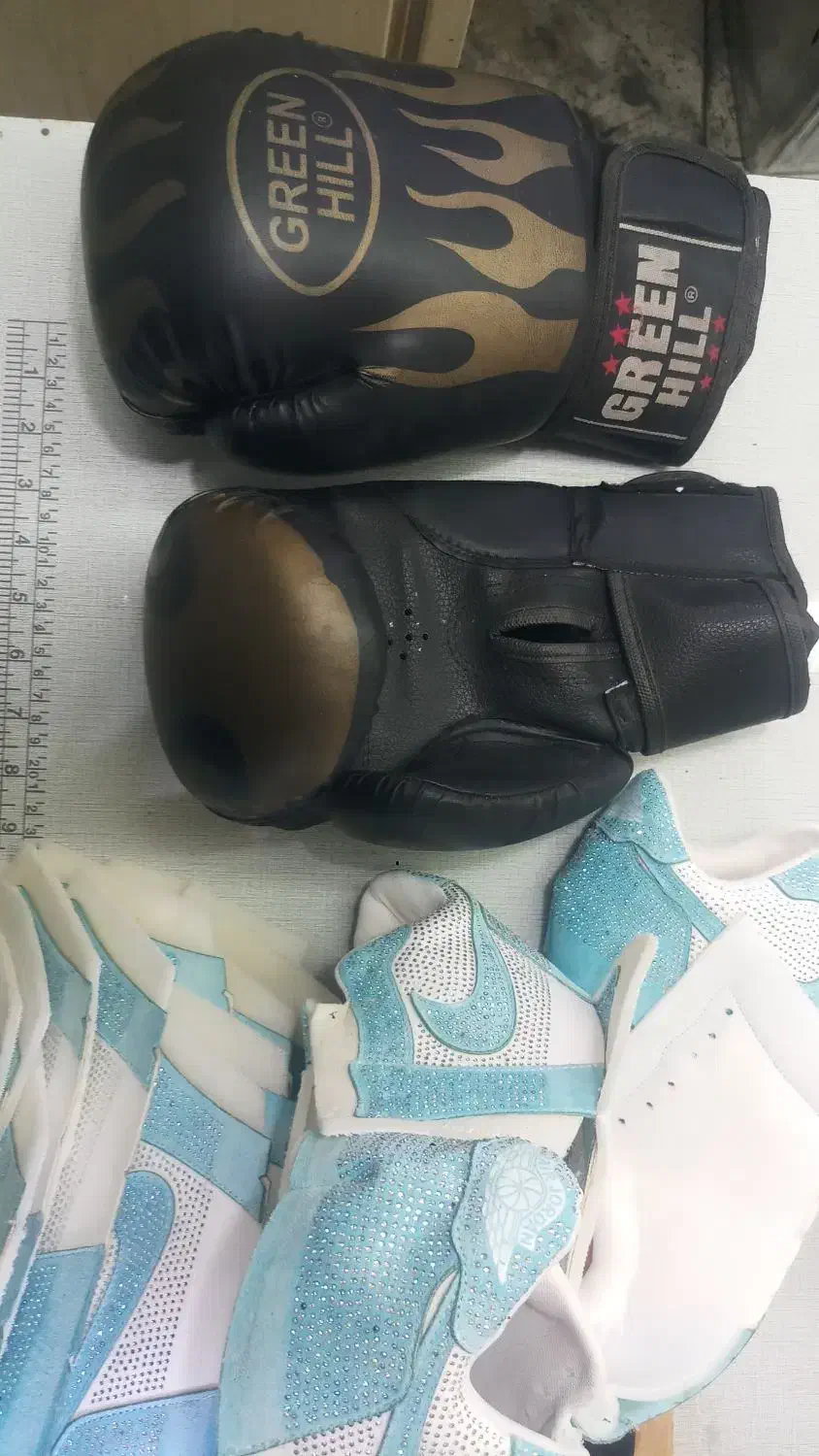 یک جفت دستکش حرفه ای بوکس و ورزشهای رزمی|تجهیزات ورزشی|تهران, امین حضور|دیوار