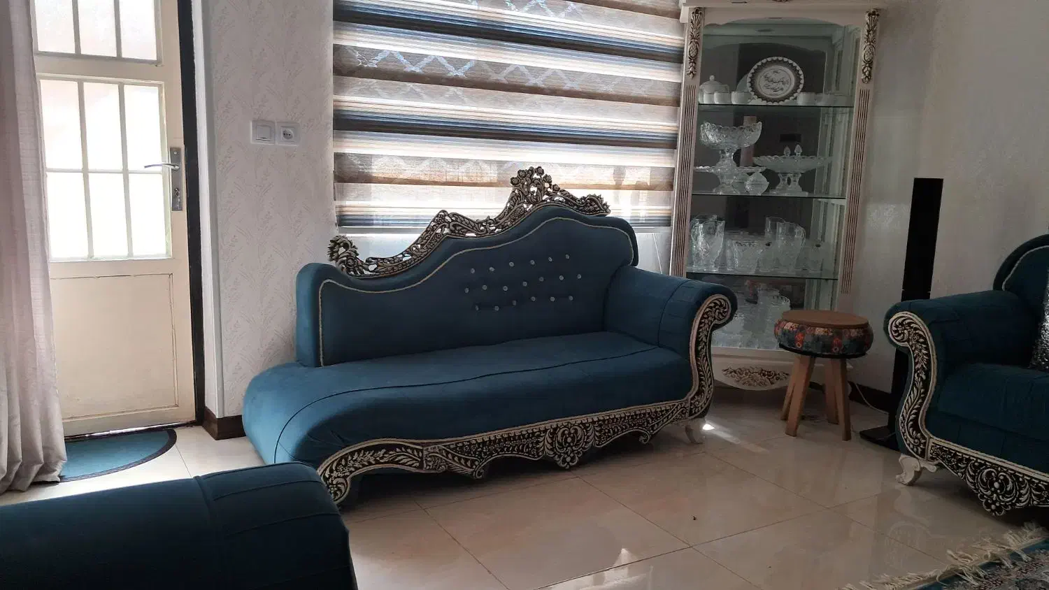 مبل ۷ نفره راحتی و کلاسیک|مبلمان خانگی و میز عسلی|شیراز, شهرک ولیعصر|دیوار