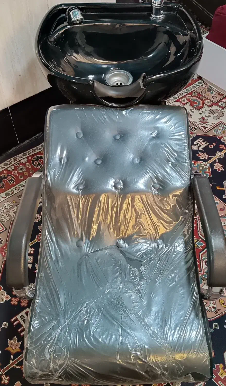 یک عدد صندلی سرشور آرایشگاه|آرایشگاه و سالن‌های زیبایی|مشهد, انقلاب|دیوار