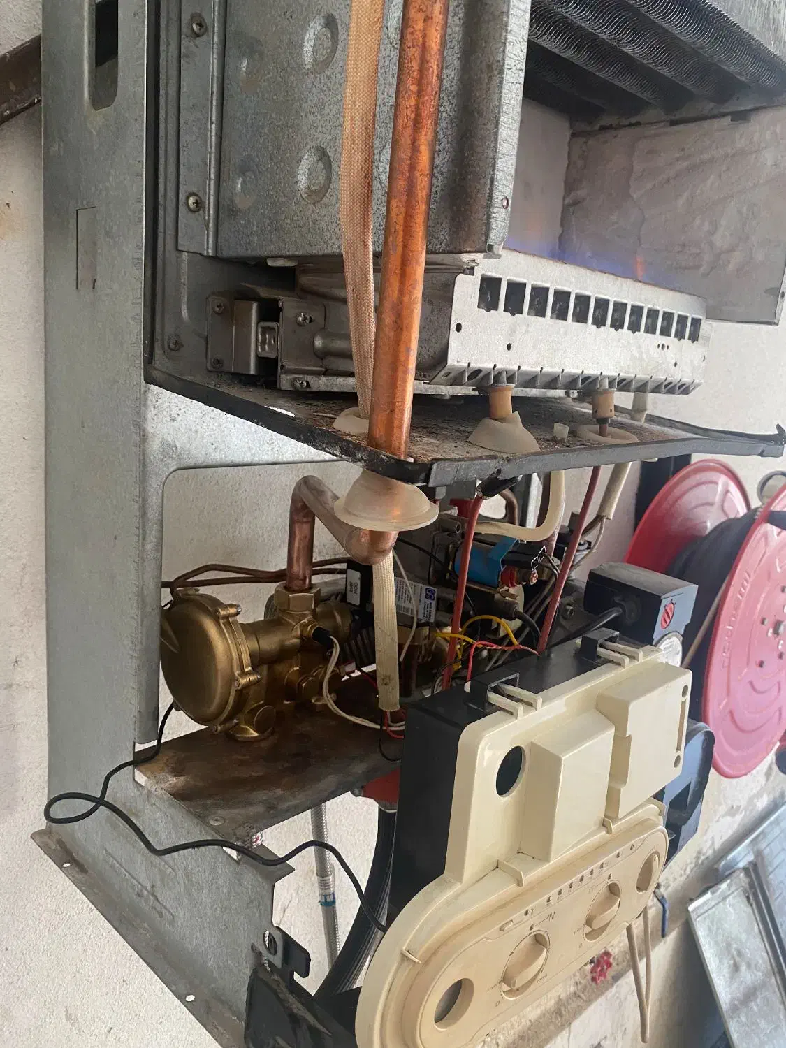 تعمیر و سرویس پکیج فوری ایران رادیاتور و بوتان رشت|خدمات پیشه و مهارت|رشت, کاکتوس|دیوار