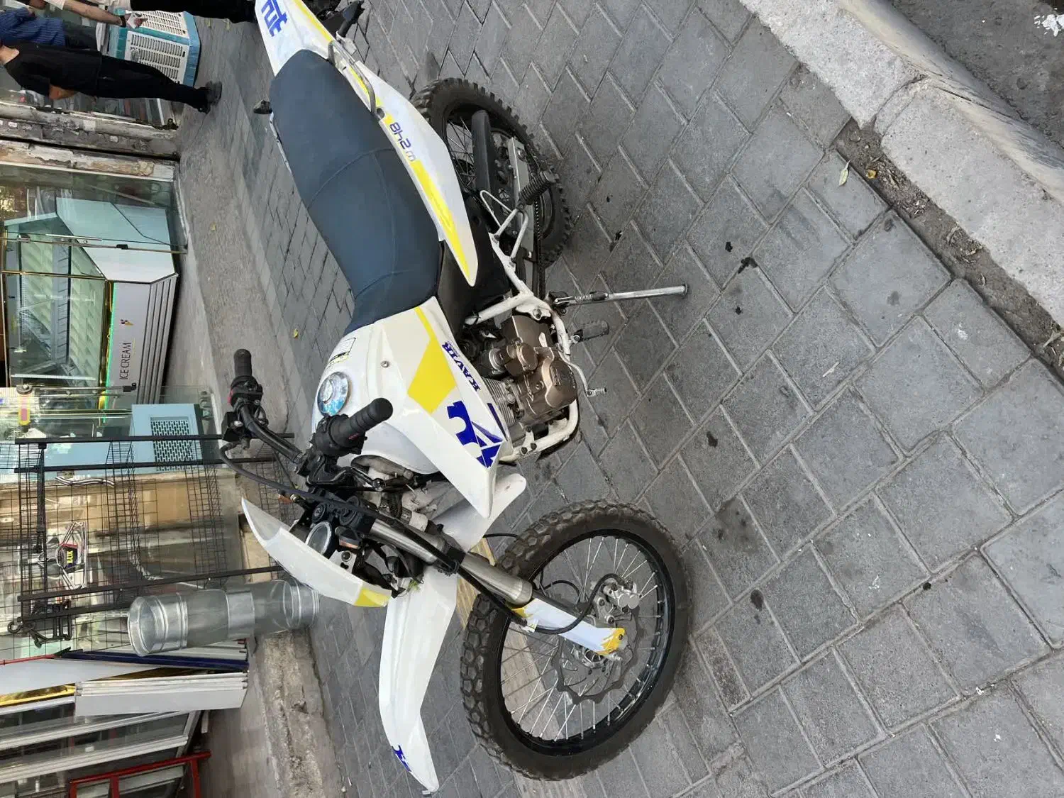 موتورتلرکویر ۲۵۰ سفیدسندومدارک وبیمه کامل|موتورسیکلت|مشهد, عبادی|دیوار