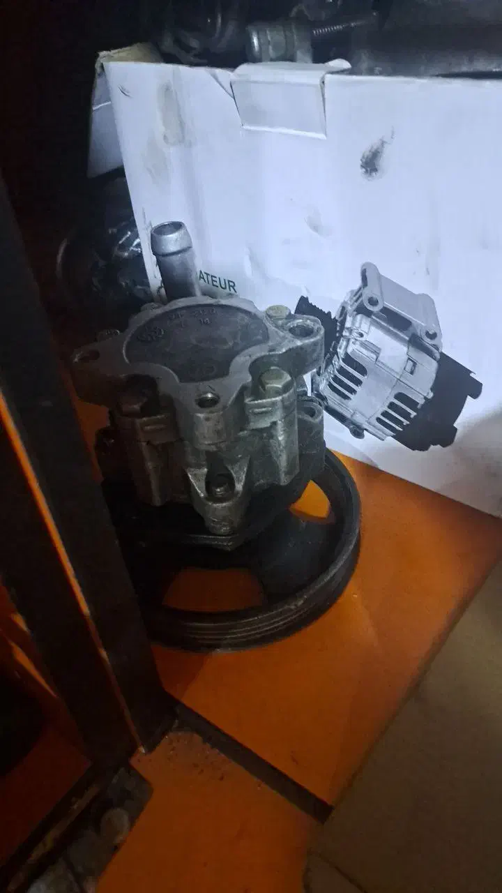 یکسری لوازم موتور کاپرا. دلیکا ۲۴۰۰ فولکس|قطعات یدکی و لوازم جانبی|قم, خداکرم|دیوار