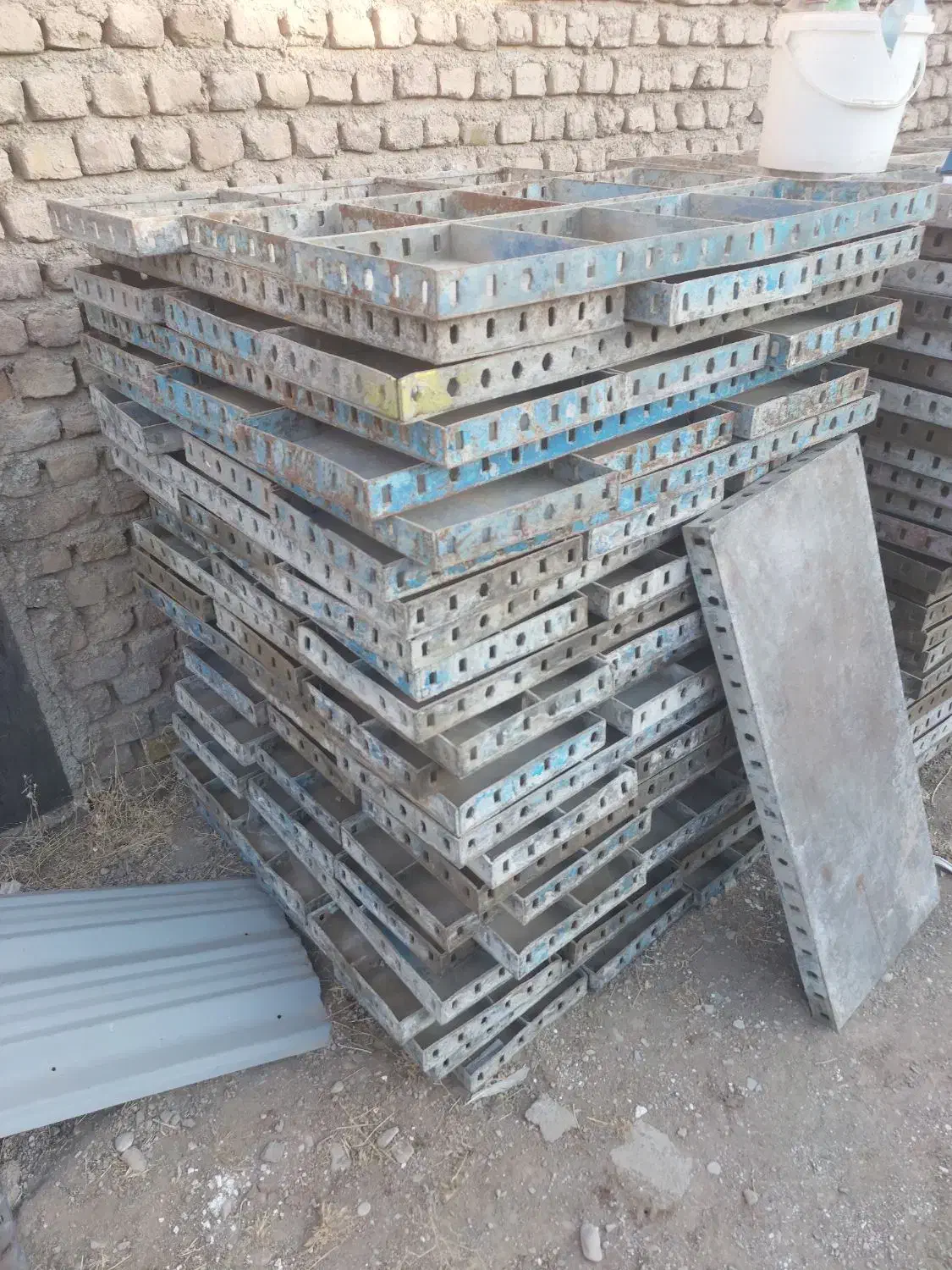 قالب و جک|مصالح و تجهیزات ساختمان|نیشابور, شهرک جانبازان|دیوار