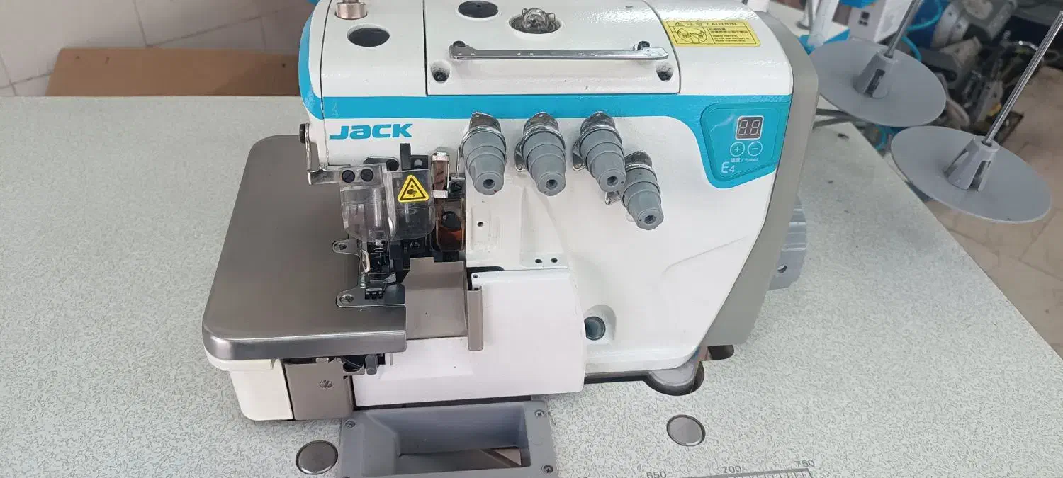 چرخ خیاطی سردوز چهارنخ|چرخ خیاطی و ریسندگی|بروجرد, |دیوار