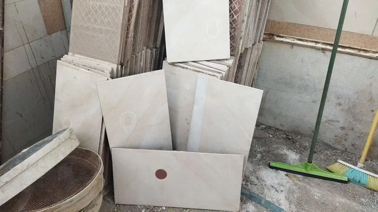 ۴۳ متر سرامیک ۳۰×۶۰ پشت کابینتی هرمتر ۶۹|مصالح و تجهیزات ساختمان|اصفهان, پوریای ولی|دیوار