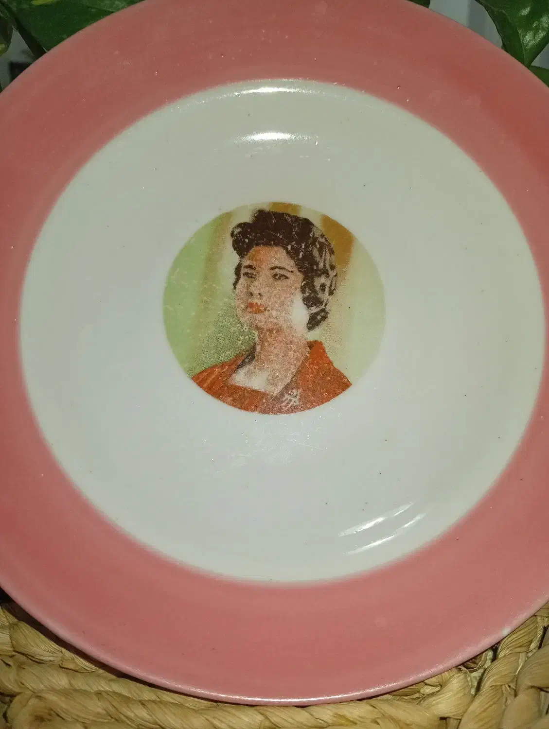 بشقاب دیوار کوب عتیقه کلکسیونی|کلکسیون اشیاء عتیقه|بندر انزلی, باغ زمانی|دیوار