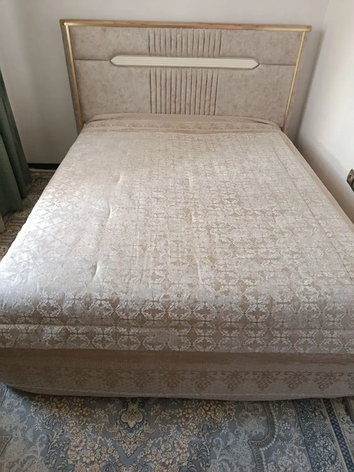 تخت|تخت و سرویس خواب|قرچک, شهرک الحدید|دیوار