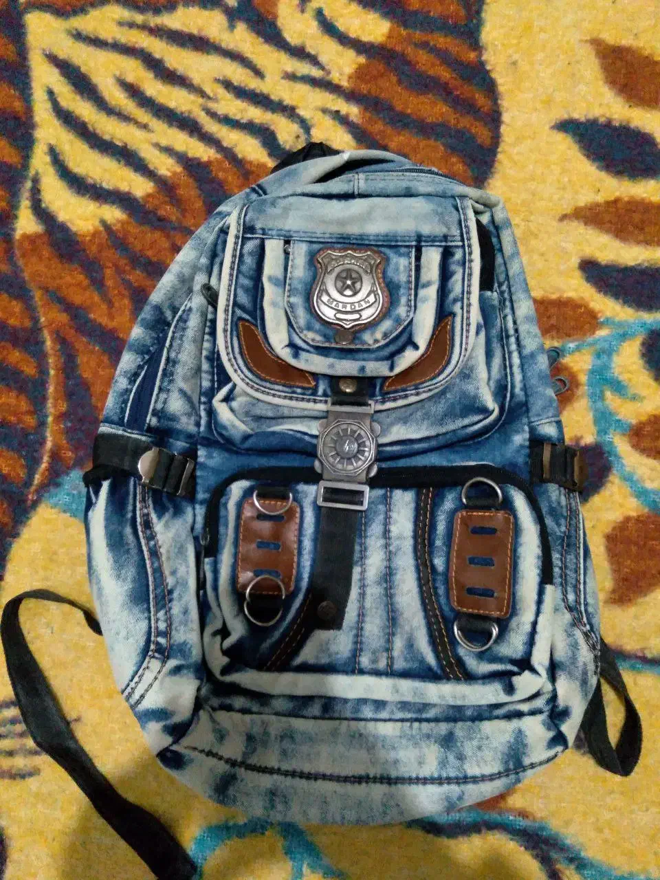 کیف مدرسه|کیف، کفش، کمربند|خوی, |دیوار