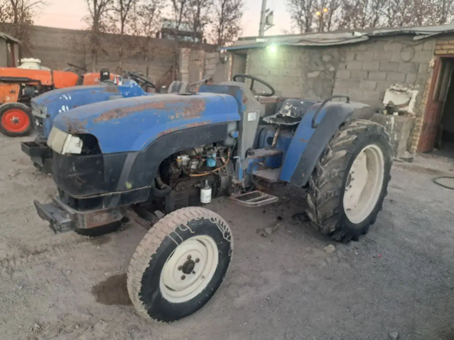 تراکتور عمران یوروپارس ۴۰۰ مدل ۱۳۸۵|خودرو سنگین|کرمان, |دیوار