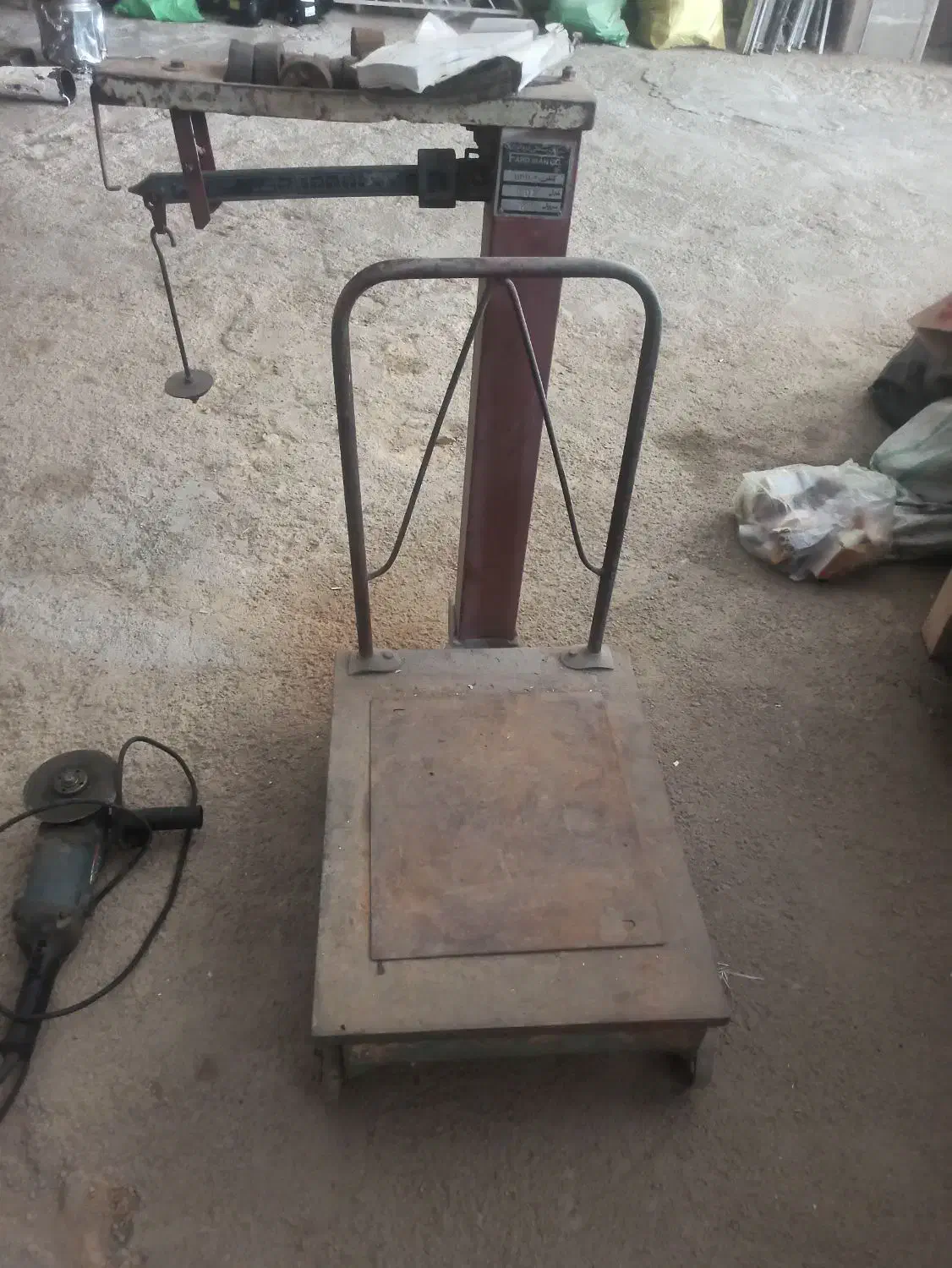 ترازو قدیمی|کلکسیون اشیاء عتیقه|زنجان, |دیوار