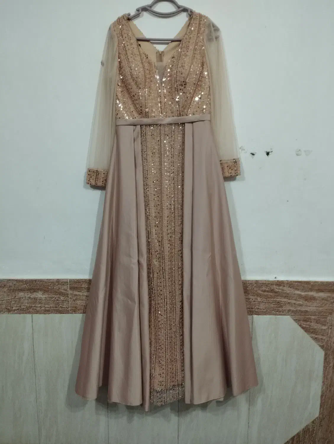 لباس مجلسی|لباس|الیگودرز, |دیوار