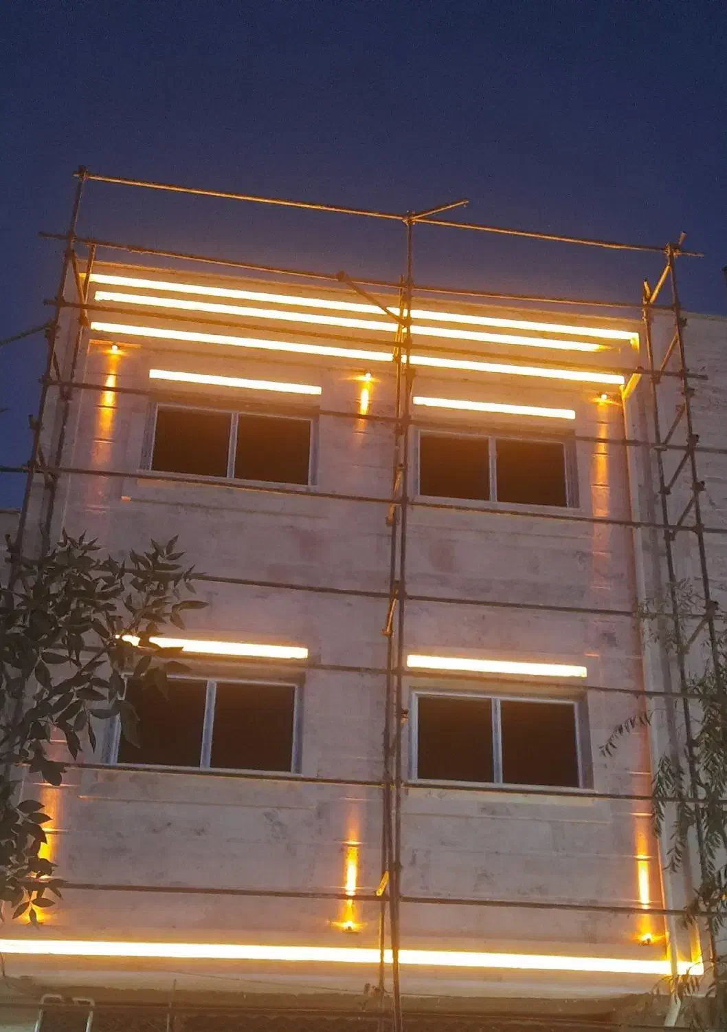 ارائه خدمات برق ساختمان ونوس|خدمات پیشه و مهارت|بروجن, |دیوار