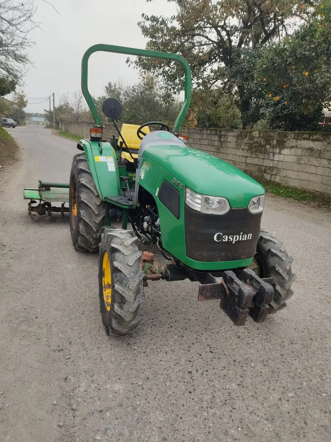تراکتور کاسپین 504|خودرو سنگین|پره‌سر, |دیوار