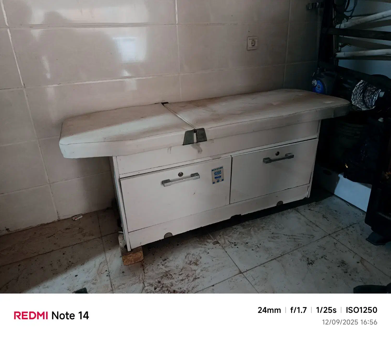 تخت اپیلاسیون|آرایشگاه و سالن‌های زیبایی|جوانرود, |دیوار