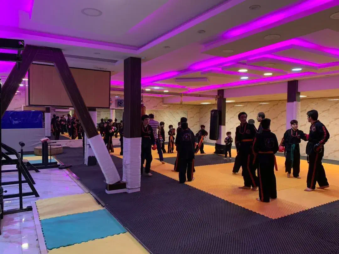 باشگاه ورزشی زیرزمینی|فروش مغازه و غرفه|کرمانشاه, |دیوار