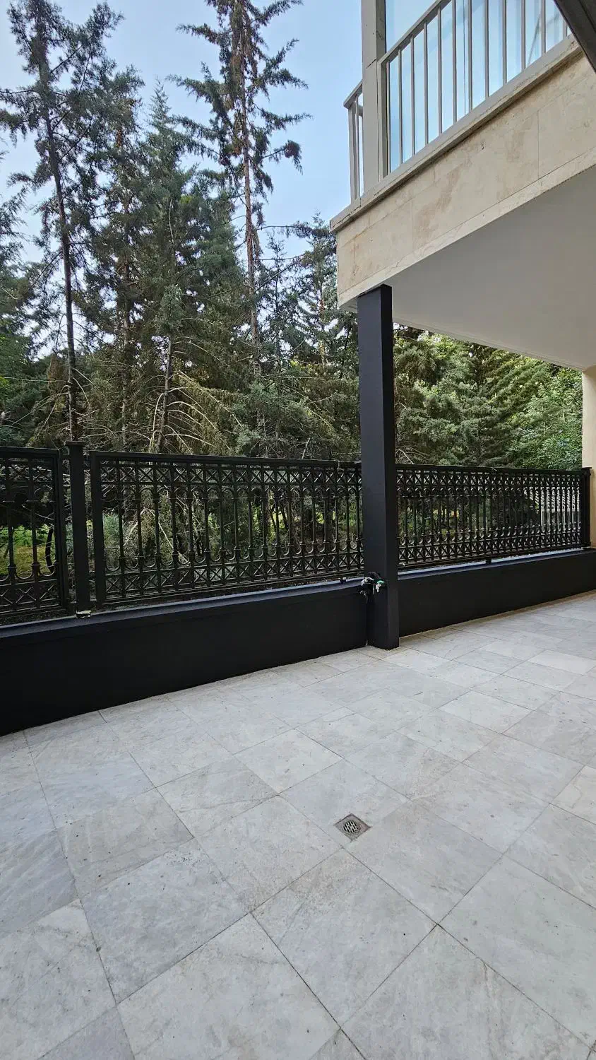 نیاوران ۱۳۵ متر مدرن با چشم انداز جنگلی