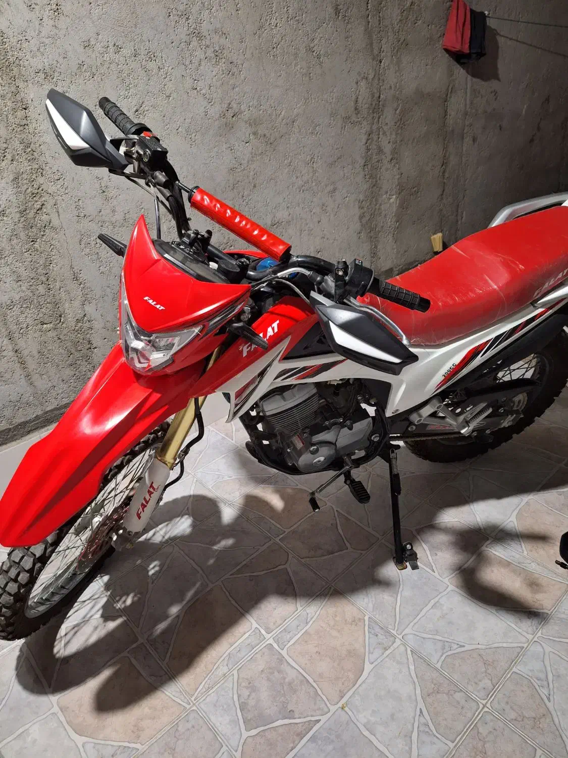 فلات ۲۰۰.crf|موتورسیکلت|لامرد, |دیوار