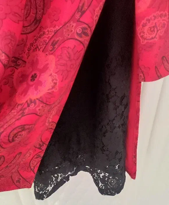 لباس مناسب شب یلدا|لباس|رباط‌کریم, رباط‌کریم|دیوار