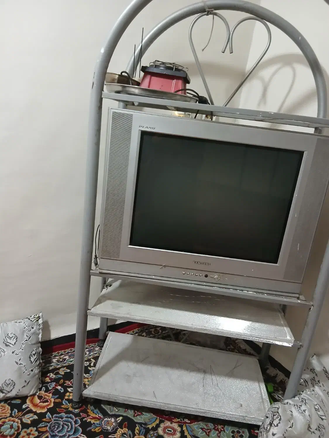 تلویزیون همراه با میز|تلویزیون و پروژکتور|باوی, |دیوار