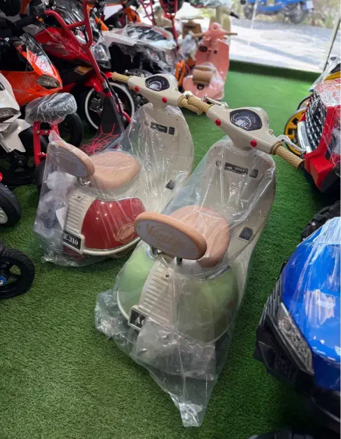 موتور شارژی وسپا کنترل دار «فروشگاه خانه دوچرخه»|اسباب‌بازی بچه|کرمان, |دیوار