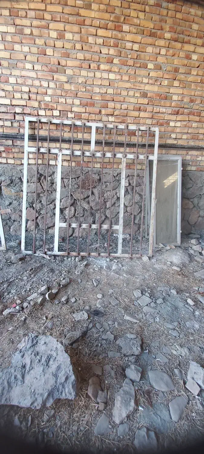 دوعدد پنجره اهنی ۲در۲|مصالح و تجهیزات ساختمان|نیشابور, گمنام غربی|دیوار