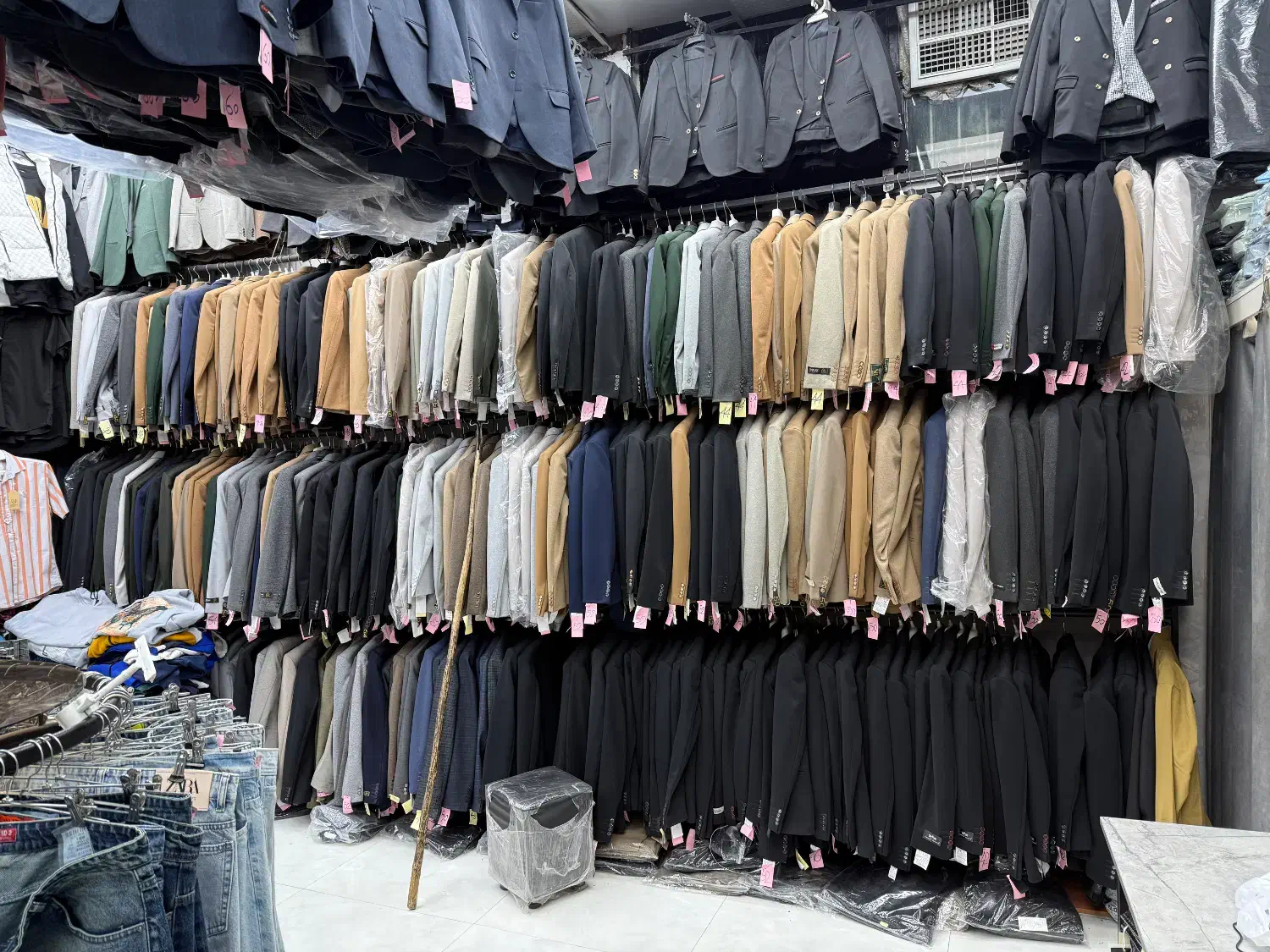 فروشنده پوشاک مردانه|استخدام خدمات فروشگاه و رستوران|سبزوار, قاضی زاد|دیوار