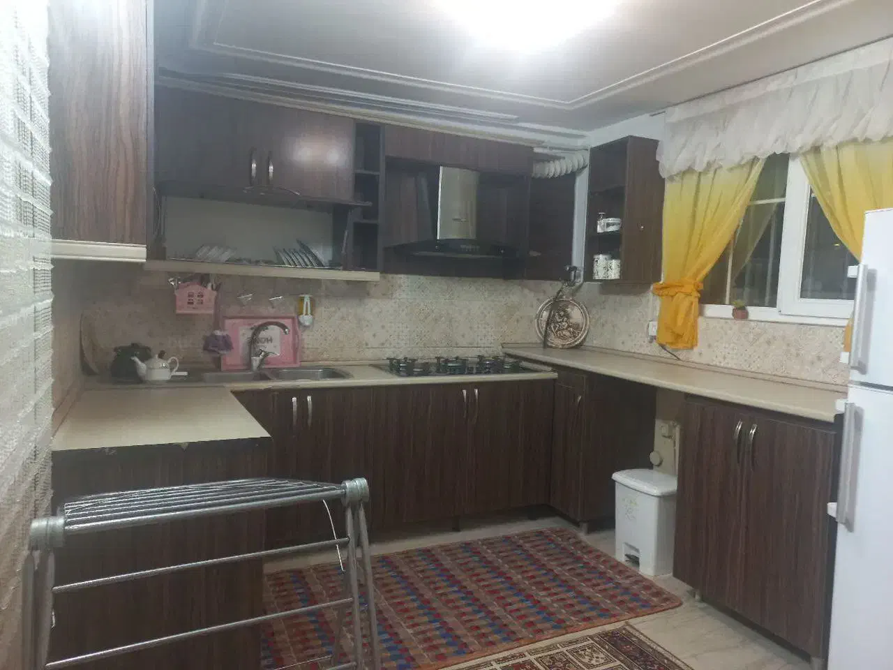 واحد ۲خوابه  شیک و تمیز|اجارهٔ کوتاه‌مدت آپارتمان و سوئیت|لاهیجان, شیشه گران|دیوار