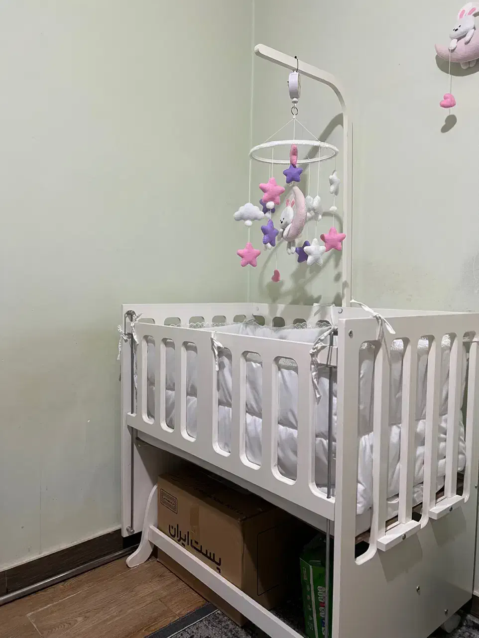تخت کنار مادر|تخت و صندلی بچه|رشت, فلسطین|دیوار