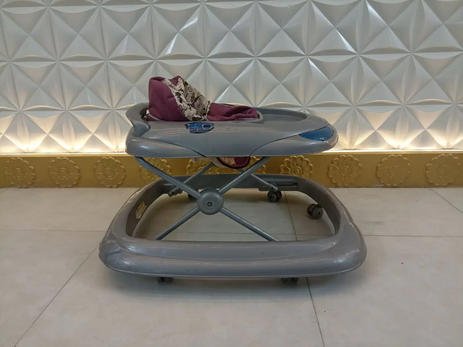 روروک|کالسکه و لوازم جانبی|قنوات, |دیوار