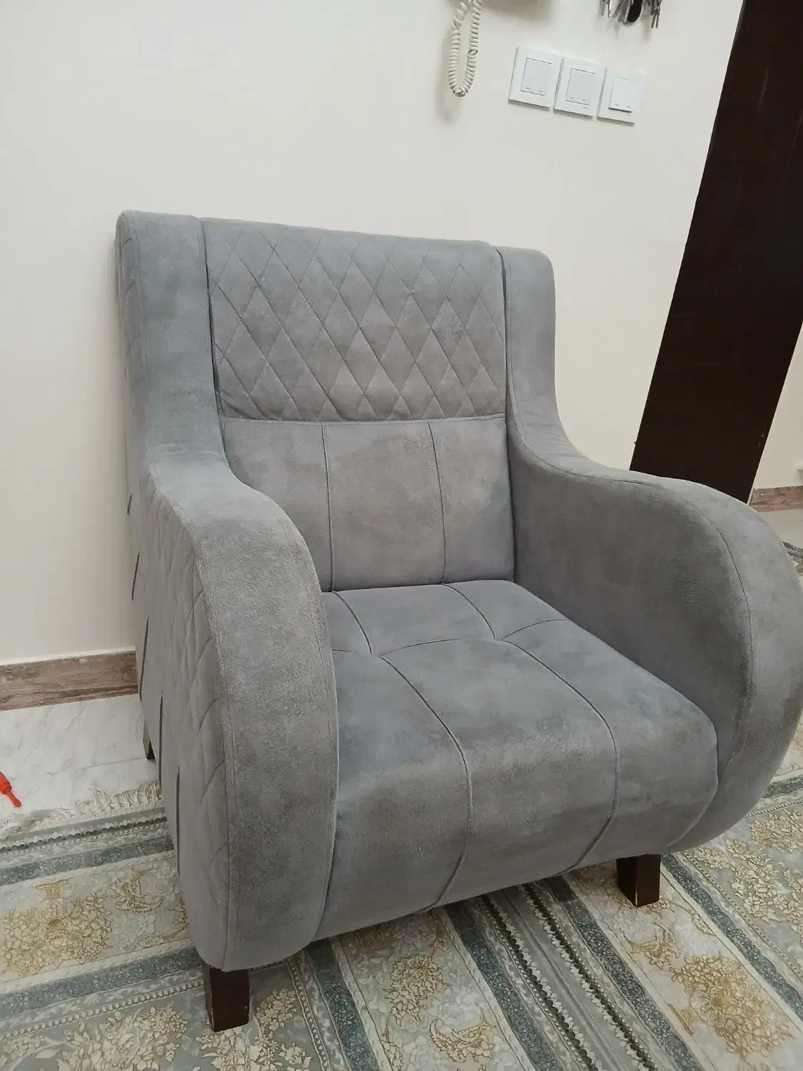 مبل ۵ نفره همراه با میز جلو مبلی چوبی و دوعدد عسلی|مبلمان خانگی و میز عسلی|تهران, خاوران|دیوار