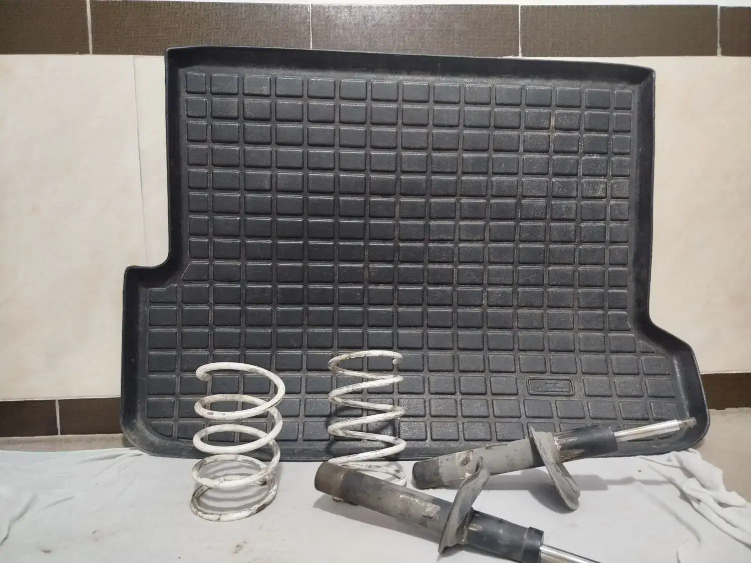 کمک فابریک پژو ۲۰۶درحدنو سالم به شرط.|قطعات یدکی و لوازم جانبی|پاکدشت, شهرک امام رضا|دیوار