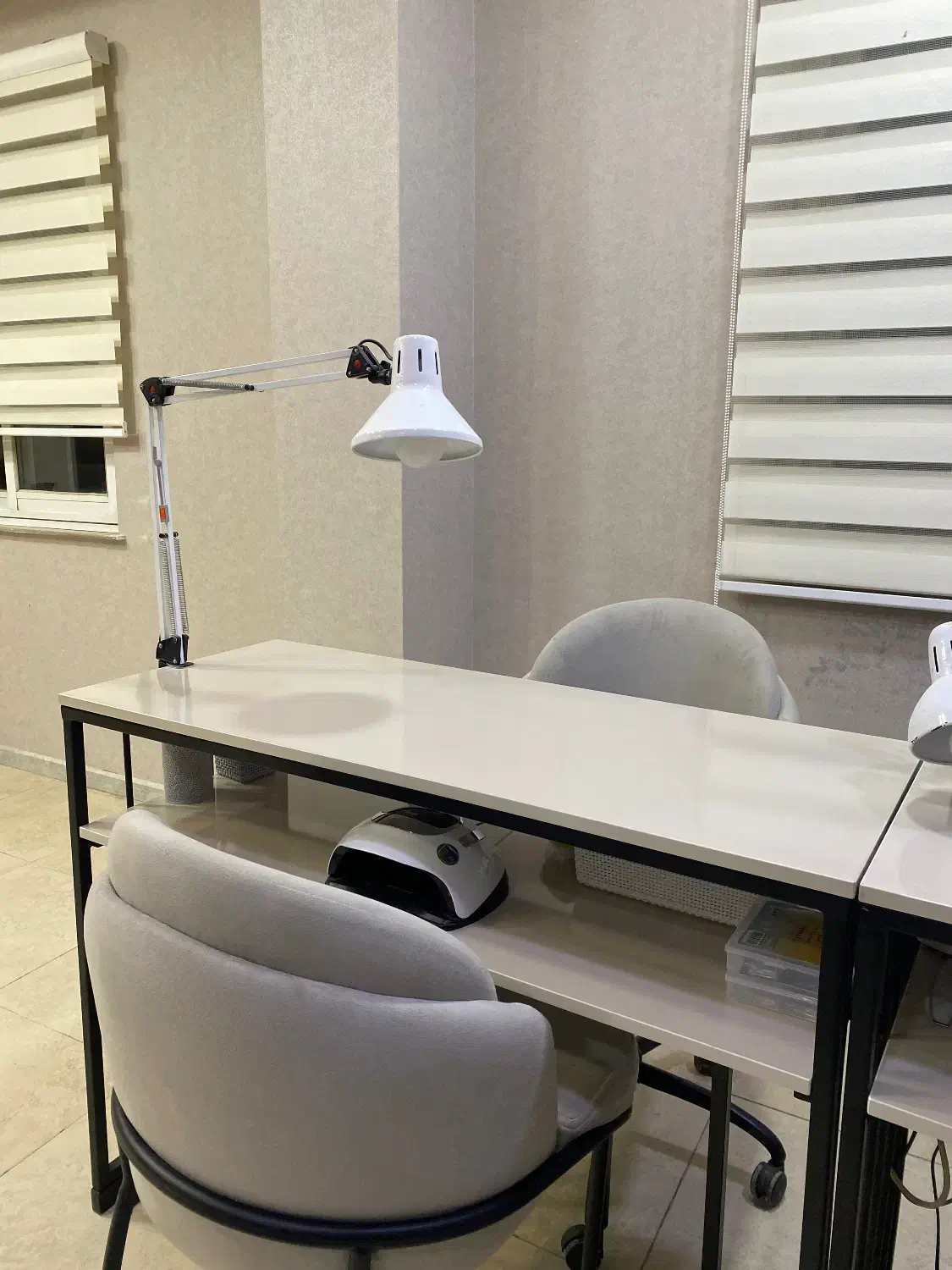 میز ناخن در حد نو|آرایشگاه و سالنهای زیبایی|رشت, دیلمان|دیوار