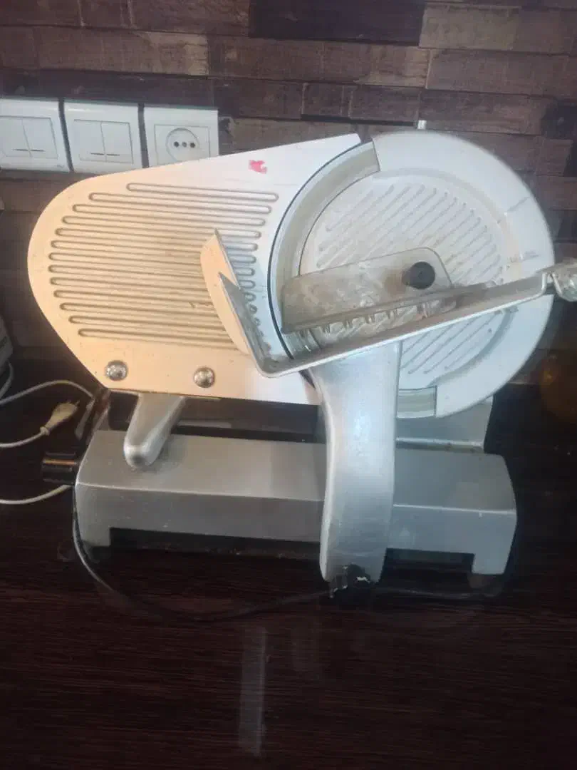 دستکاه برش کالباس سالم بدون مشکل|کافیشاپ و رستوران|ایذه, |دیوار