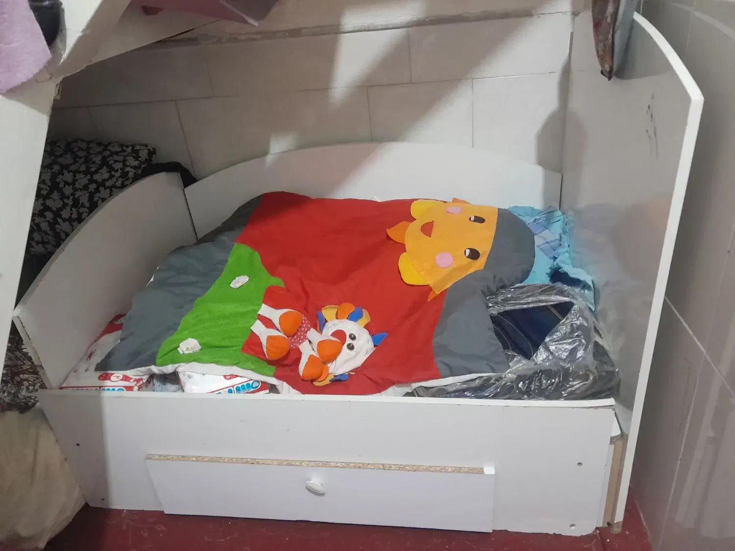 تخت خواب|تخت و صندلی بچه|نیشابور, دارایی|دیوار