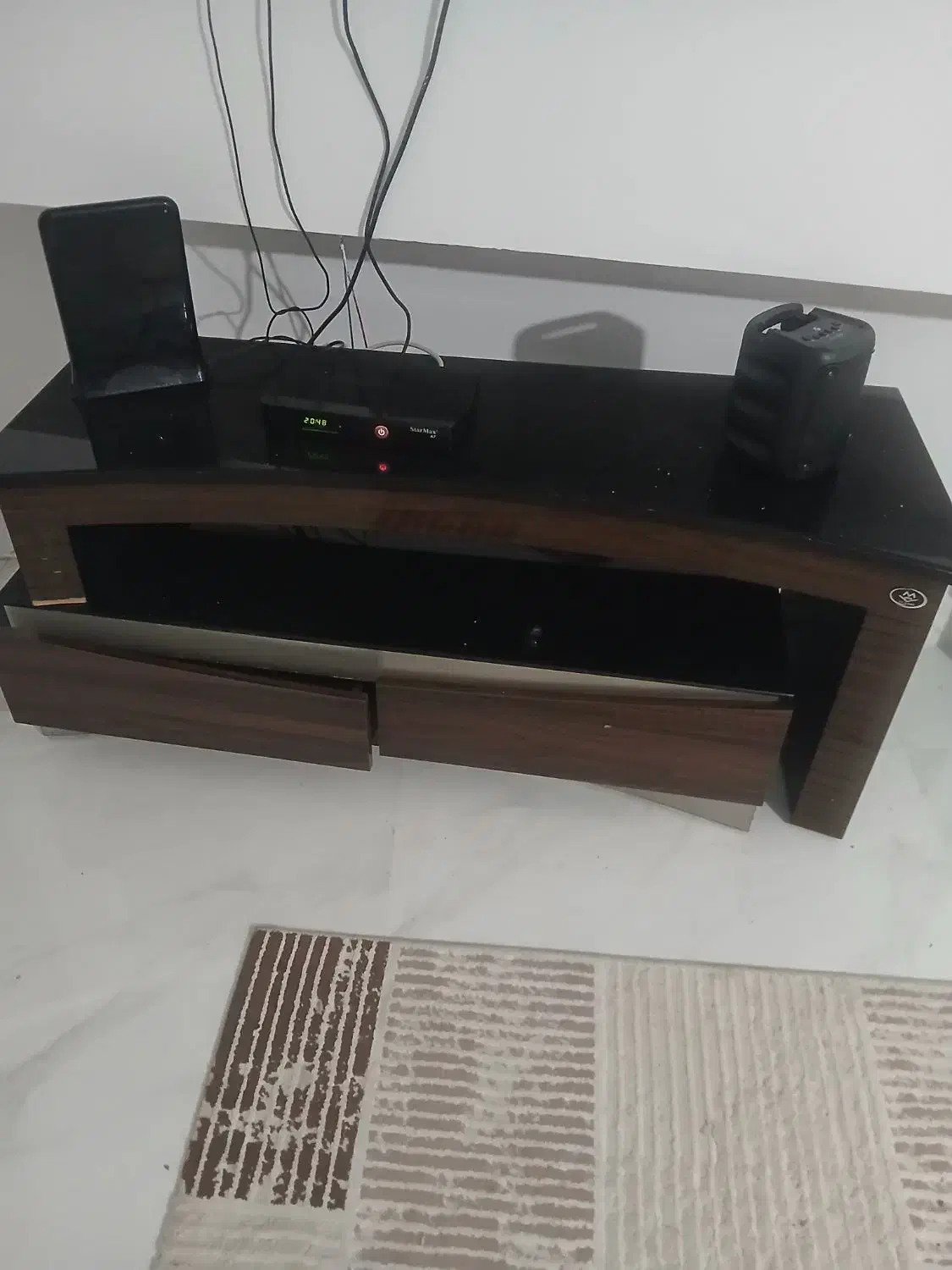 بعلت جابجایی|میز تلویزیون|رشت, چله خانه|دیوار