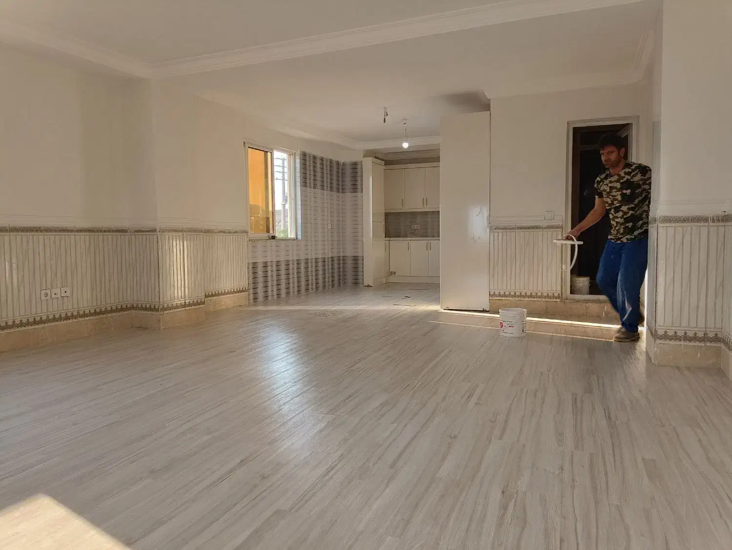 نصب انواع کفپوش وپارکت وانواع قرنیز با ضمانت|خدمات پیشه و مهارت|بندرعباس, |دیوار