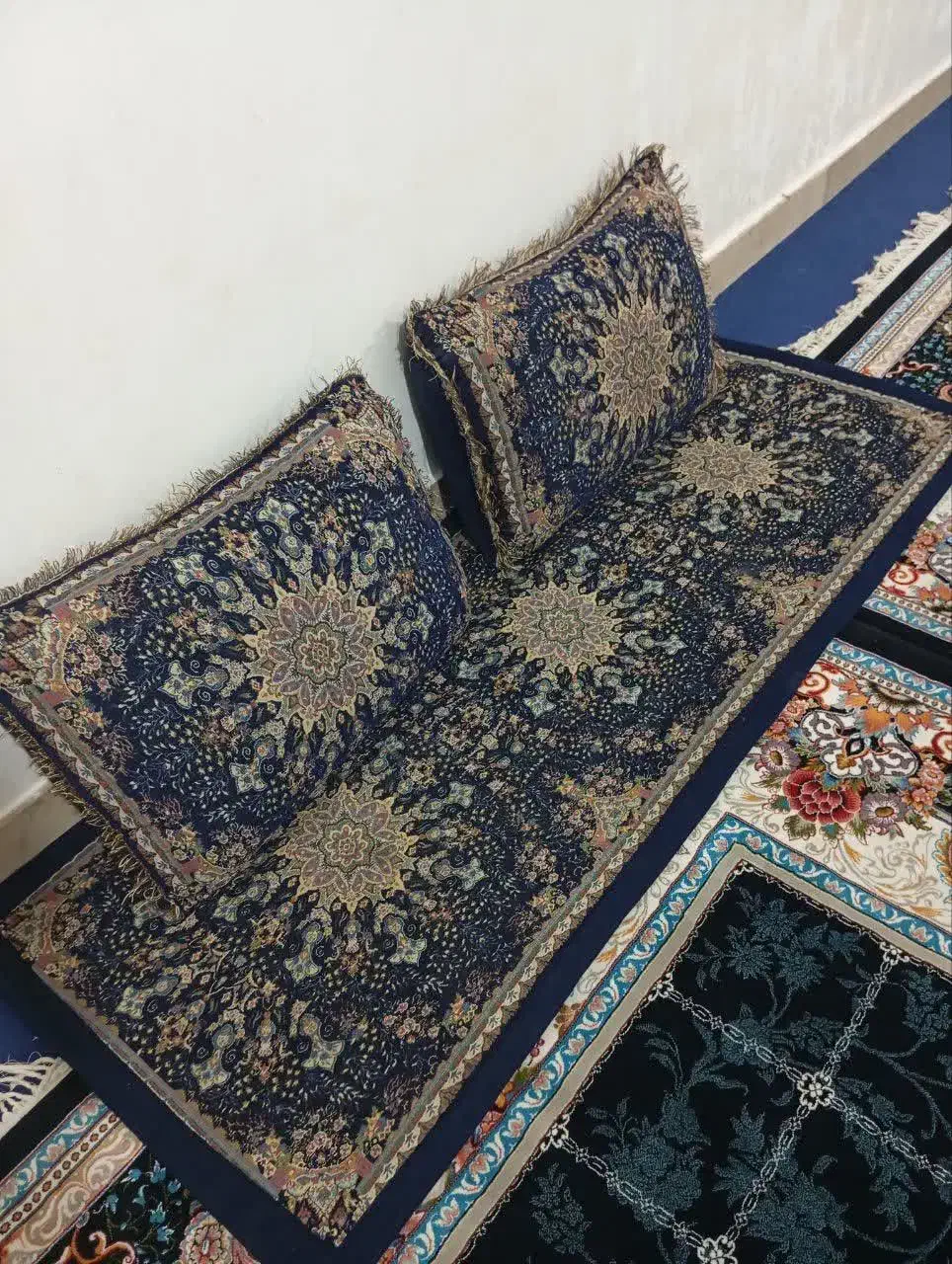 شاه نشین|پشتی|نورآباد, |دیوار