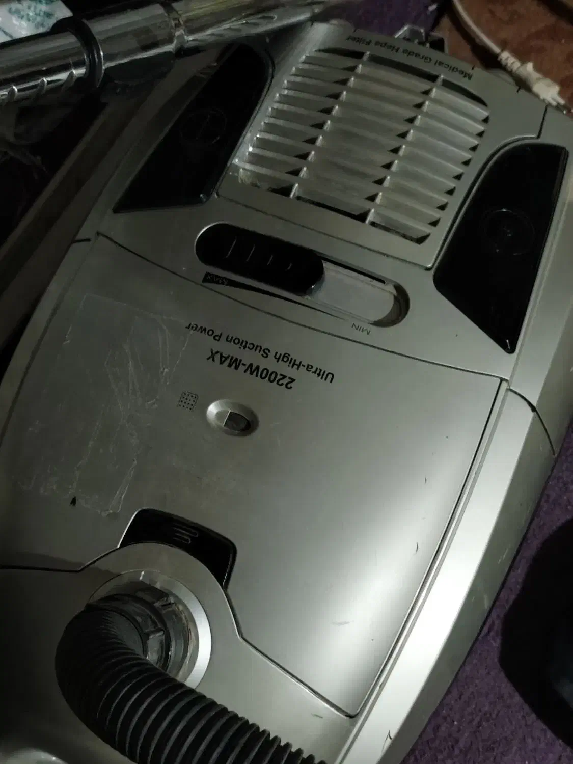 دو عدد تلویزیون یه جاروبرقی میز تلویزیون|تلویزیون و پروژکتور|بوئین زهرا, |دیوار